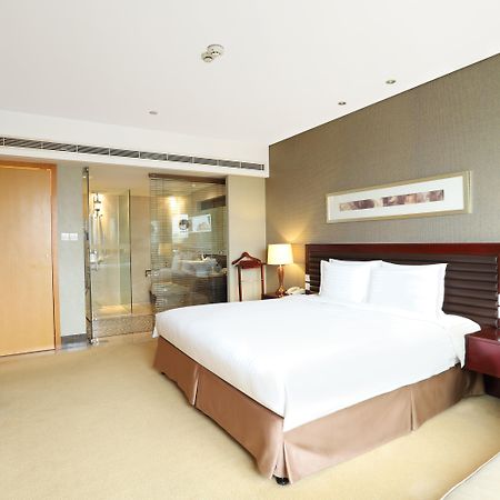 Holiday Inn Shanghai Pudong Nanpu, an IHG Hotel Bagian luar foto