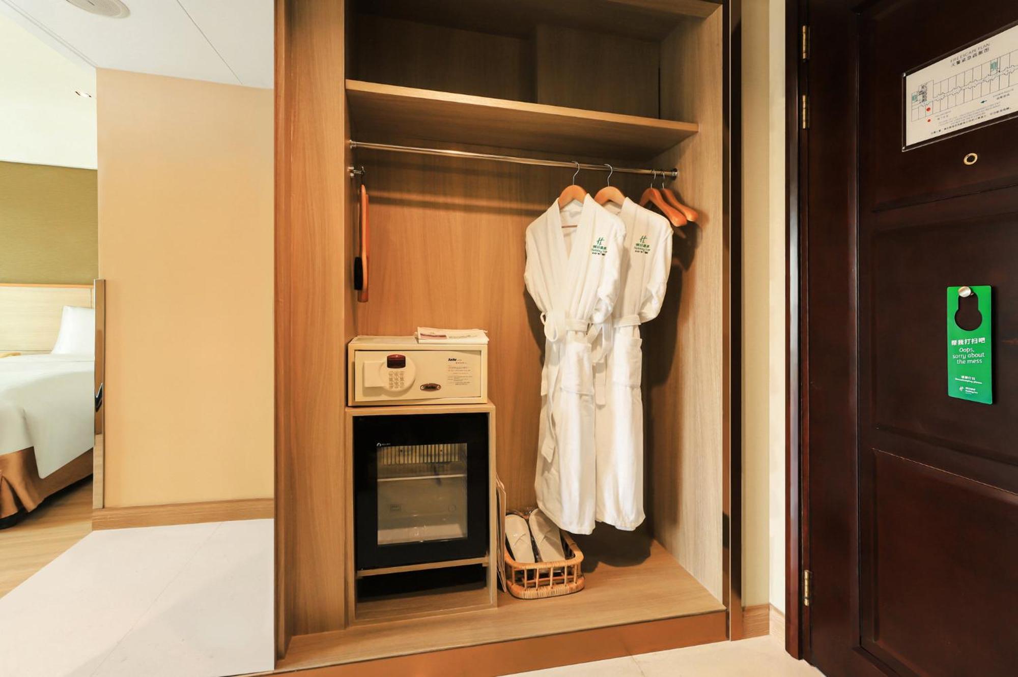 Holiday Inn Shanghai Pudong Nanpu, an IHG Hotel Bagian luar foto