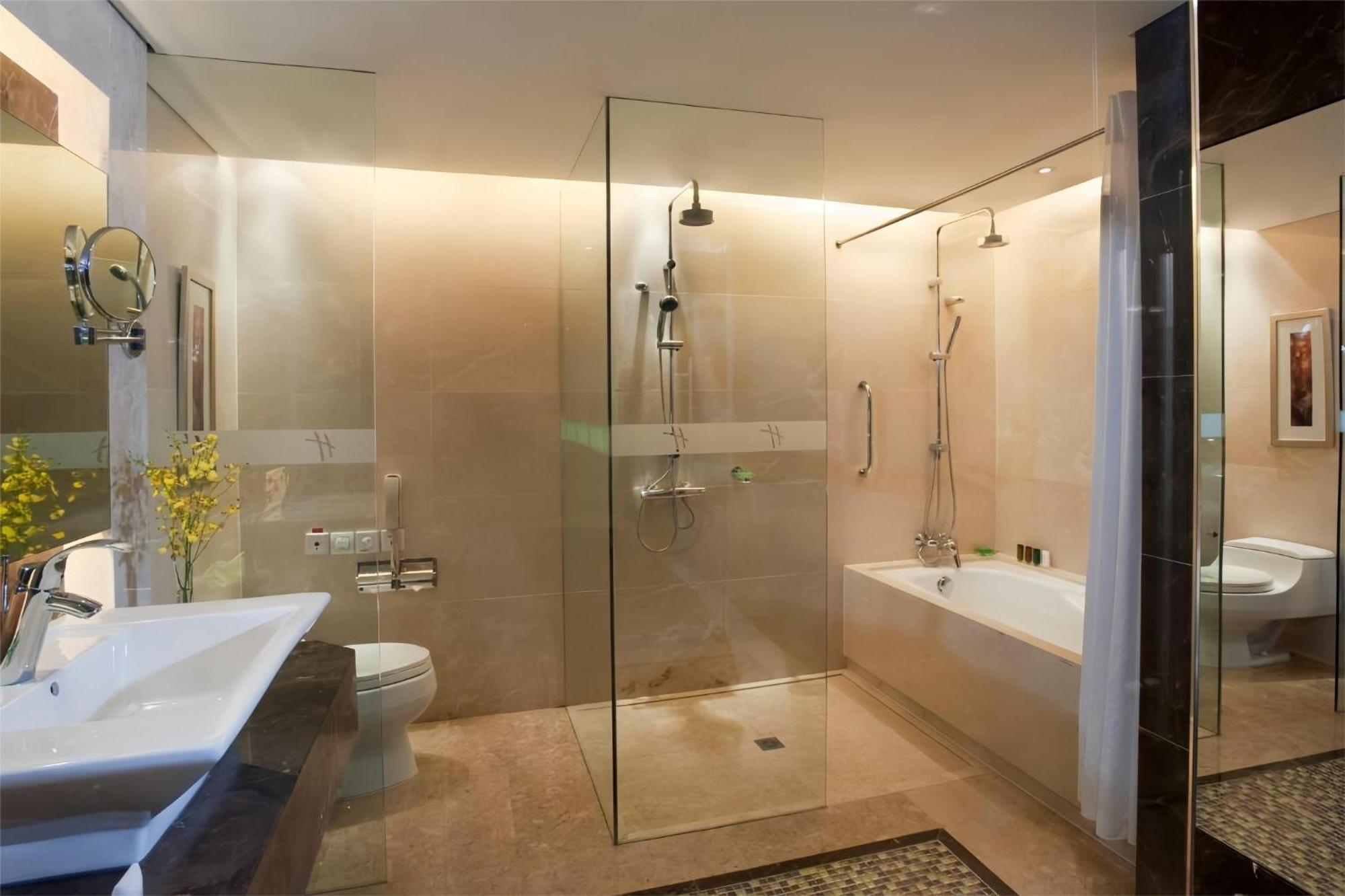 Holiday Inn Shanghai Pudong Nanpu, an IHG Hotel Bagian luar foto